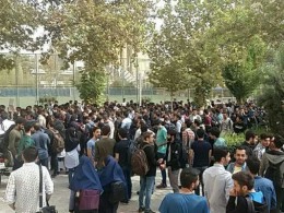 اعتراض جمعی از دانشجویان دانشگاه امیرکبیر به کیفیت غذا