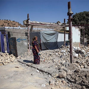 ادعای مدیرکل بهزیستی کرمانشاه: سلبریتی‌ها یک خانه هم برای زلزله‌زدگان نساختند