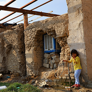 کودکانی که بیخ گوش تهران در فاضلاب غلت می زنند