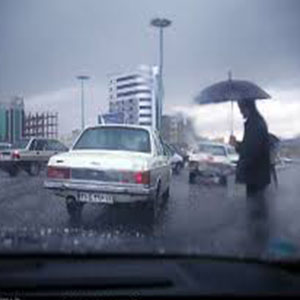 لغزنده بودن سطح راه‌های استان کرمانشاه/ تشدید ترافیک در ورودی‌های پایتخت به دنبال بارش باران