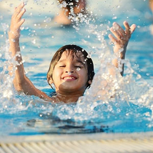 شنا و تنیس روی میز به رفع مشکل کودکان بیش فعال کمک می کند