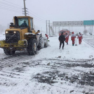 برف و کولاک در ۹ استان کشور/ سیل در خوزستان یک نفر را با خود برد