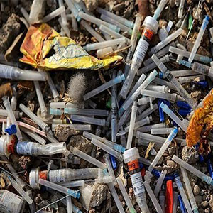 وزارت بهداشت نسبت به جمع‌آوری و بی‌خطر سازی زباله‌های عفونی اقدام کند