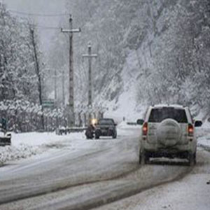 آخرین وضعیت ترافیکی جاده های کشور/ بارش برف در محور کرج-چالوس