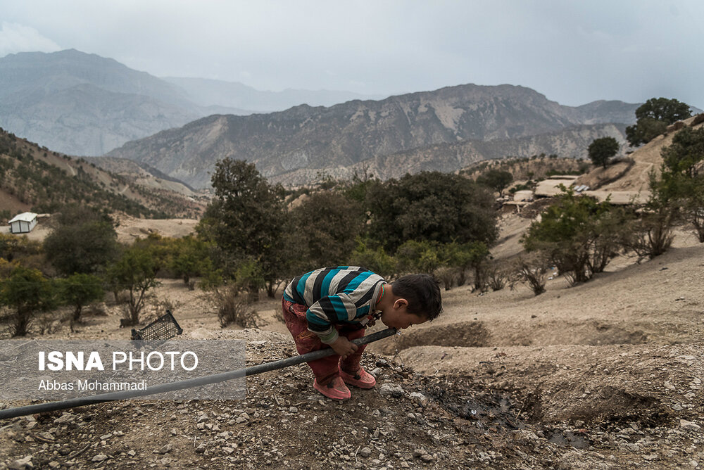 عکس/ساکنان این روستا از کمترین امکانات زندگی محروم مانده‌ اند