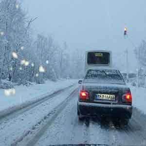 ترافیک صبحگاهی در محدوده گرمدره/ استان‌های شمال غربی کشور برفی شد