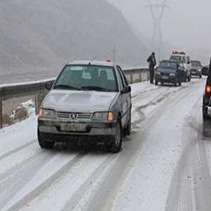 ترافیک نیمه سنگین در آزادراه کرج- تهران / اعلام محورهای مسدود به دلیل بارش برف و یخبندان