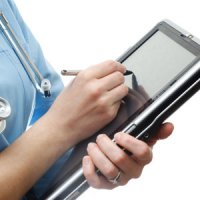 چگونه دفترچه الکترونیک به کاهش هزینه‌های سلامت کمک می‌کند
