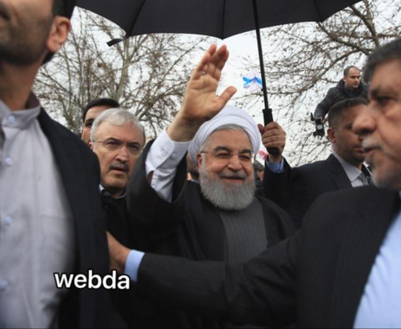 عکس/حضور وزیر بهداشت همراه با رئیس جمهور در راهپیمایی 22 بهمن