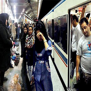 شهرداری از فروش مواد غذایی و لوازم آرایشی بهداشتی در مترو جلوگیری کند