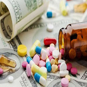 همتی: مواد اولیه دارو در سال آینده با ارز ۴۲۰۰ تومان وارد می‌شود