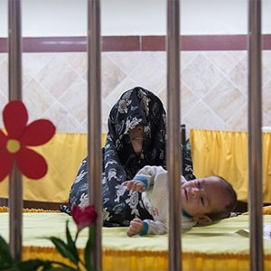 زنان زندانی که محکومیت شان را در خانه می گذرانند