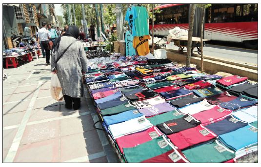 «بازار نوروز» در قبضه دستفروشان