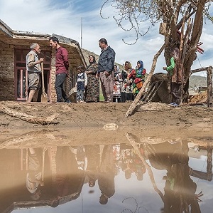 اشتری: توزیع کمکهای مردمی در مناطق سیل‌زده لرستان "کم و ناکافی" است