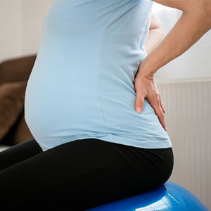 چگونه از درد پشت در بارداری کم کنیم؟