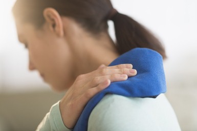 5 عامل شانه درد در خانم‌ها