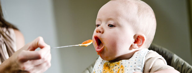 7 خطایی که در تغذیه‌ فرزندتان مرتکب می‌شوید