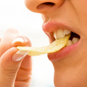این خوراکی‌ها دندان‌هایتان را خراب می‌کند