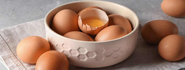 آیا مصرف تخم مرغ خام بی خطر است؟