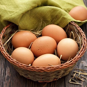 فریب ظاهر تخم‌مرغ‌های رنگی را نخورید