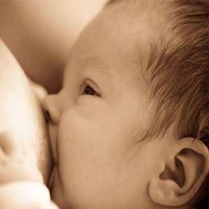 شیر مادر سالم‌ترین و مطمئن‌ترین غذای کودک تا ۲سالگی