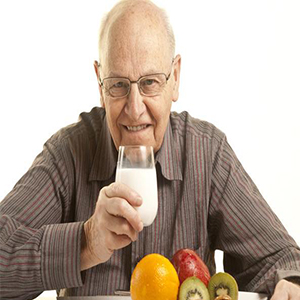 مهمترین نکات تغذیه‌ای در دوران سالمندی +۹ ویتامین ضدپیری