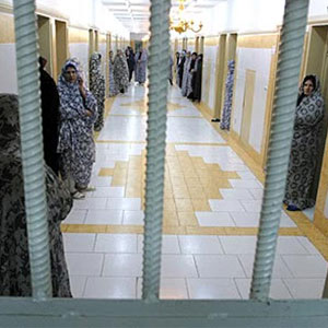 زنان زندانی با کمک دستبندهای الکترونیک به خانه باز می‌گردند