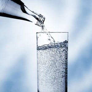 هفت فایده نوشیدن آب در حالت ناشتا