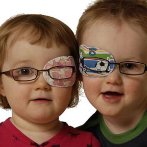 تجویز عینک در نوجوانان افزایش یافته است؛ آیا گوشی‌های همراه مقصرند؟