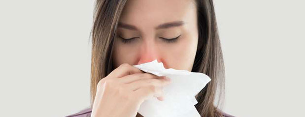 دلیل این نوع آبریزش بینی، سرماخوردگی یا آلرژی نیست