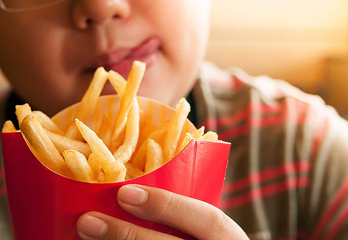 چگونه کودک‌مان را برای خوردن غذاهای سالم تشویق کنیم؟