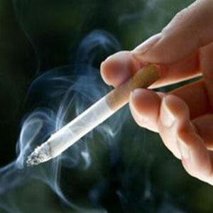 سیگار کشیدن عمده‌ترین علت سرطان دهان است.