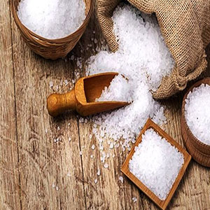 مصرف بیش از حد نمک با بدنتان چه می‌کند؟