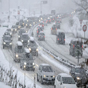 بارش برف و باران در جاده‌های ١٢استان/ ترافیک روان در اکثر محورها