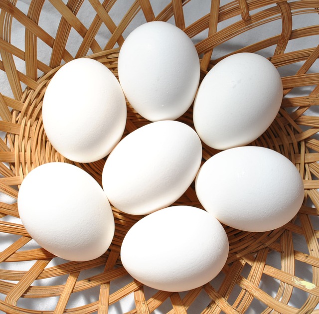 چند روش ساده برای تشخیص تخم‌مرغ‌های کهنه از تازه