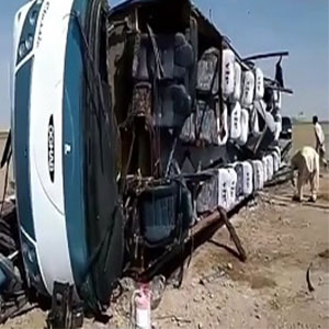 ۳ کشته و ۱۳ مصدوم در پى واژگونی اتوبوس مسافربری