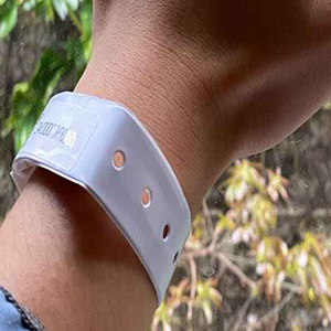 ابتکار هنک‌کنگ برای جلوگیری از شیوع ویروس کرونا: "دستبند الکترونیک"
