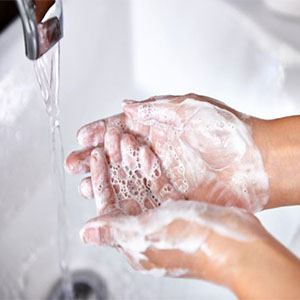 تب و تاب بازار محصولات بهداشتی تقلبی/ شستن دست ها به چه قیمت!