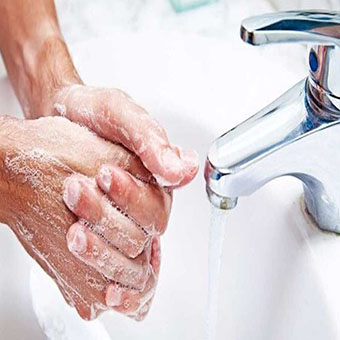 استفاده از دستکش، ضرورت شستن دست‌ها را برطرف نمی‌کند