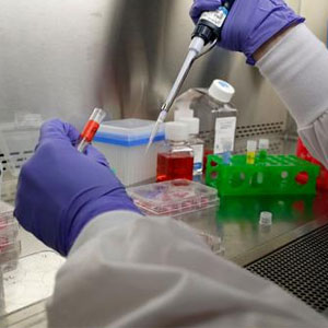 عدم دسترسی ایران به واکسن کرونا تا یک‌سال آینده