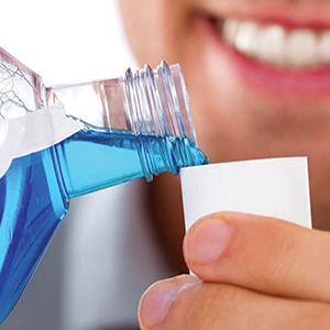 دهان‌شویه در کاهش ریسک انتقال کرونا تاثیر دارد