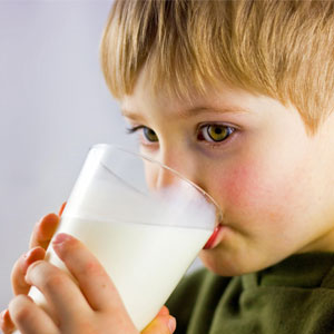 تاثیر نوشیدن روازنه شیر در افزایش قد کودک