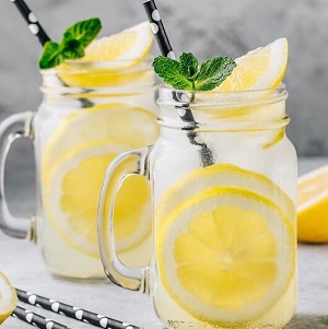 به چند دلیل مهم باید آب و لیمو بنوشیم
