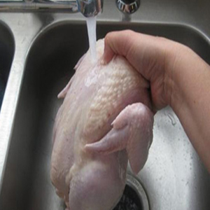 شستن یا نشستن مرغ چقدر مهم است؟