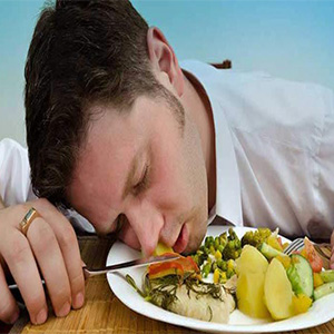 8 دلیل احساس خواب آلودگی پس از غذا خوردن