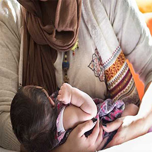 شیر مادر از دستگاه گوارش نوزاد محافظت می‌کند