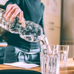 مزیت‌های ثابت‌ شده نوشیدن آب گرم در مقایسه با آب سرد