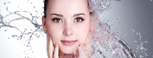 نکات مهم د‌‌‌‌‌‌‌‌‌‌‌‌‌‌‌‌‌‌‌‌‌‌رباره فواید‌‌‌‌‌‌‌‌‌‌‌‌‌‌‌‌‌‌‌‌‌‌ آب برای پوست و مو