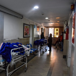 اسکان بیماران در راهروهای بیمارستان دزفول