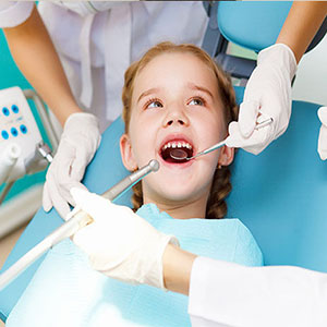 ارتباط بین استرس در کودکی و رشد زودهنگام دندان‌های آسیا